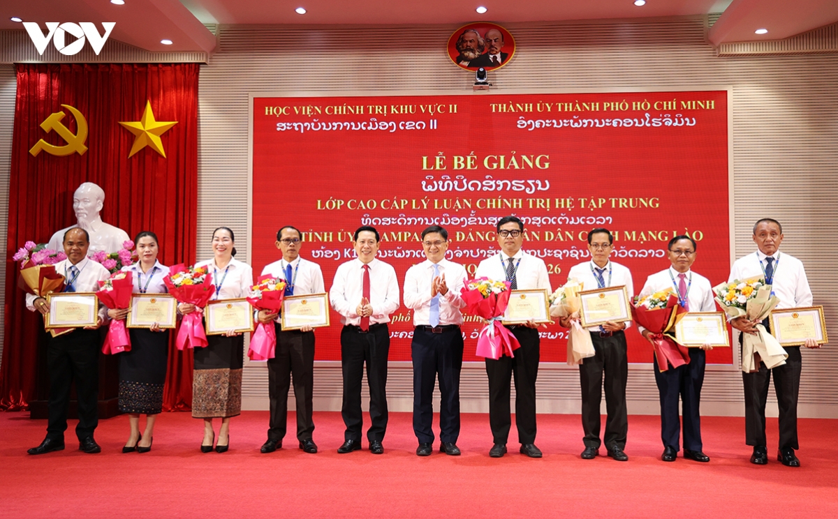 Political theory course for Lao officials concludes in Ho Chi Minh City